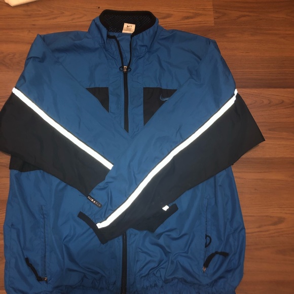 Nike wind breaker - Picture 2 of 3